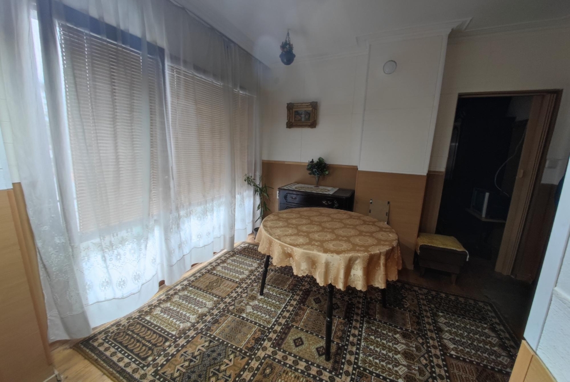 Къща в Центъра на Банкя