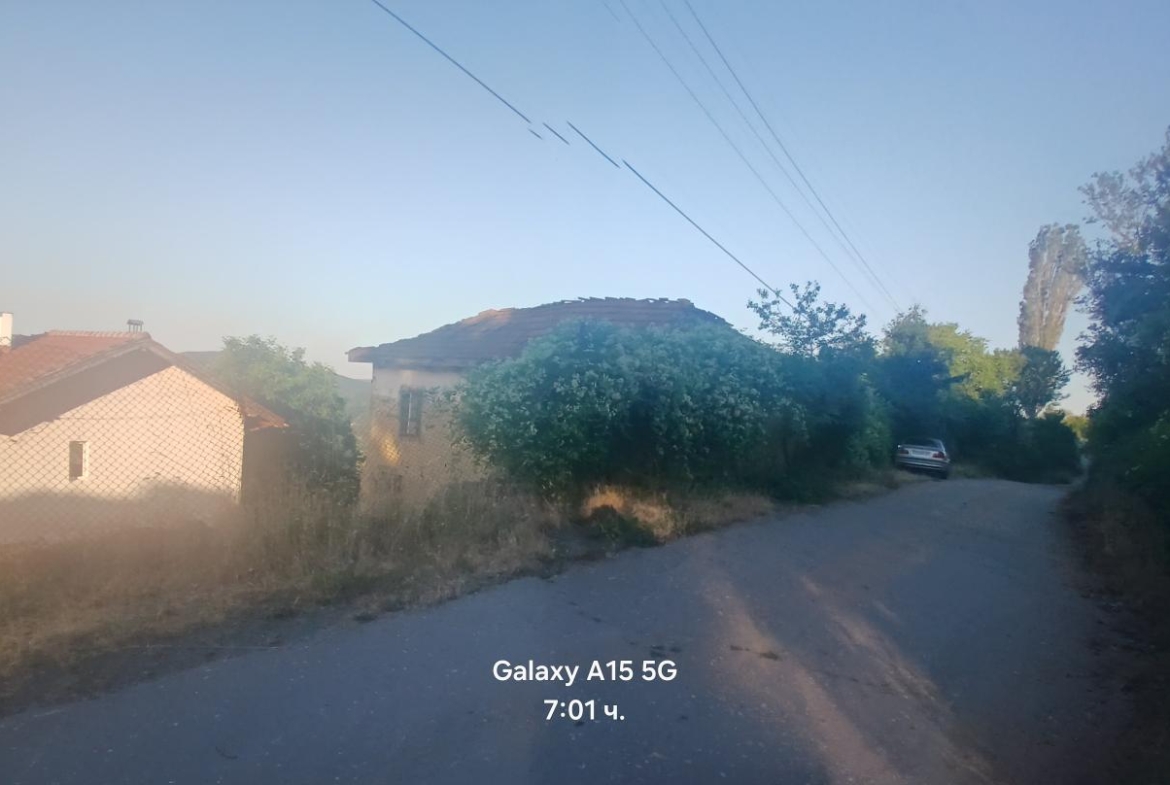 Къща в село Бов с голям парцел
