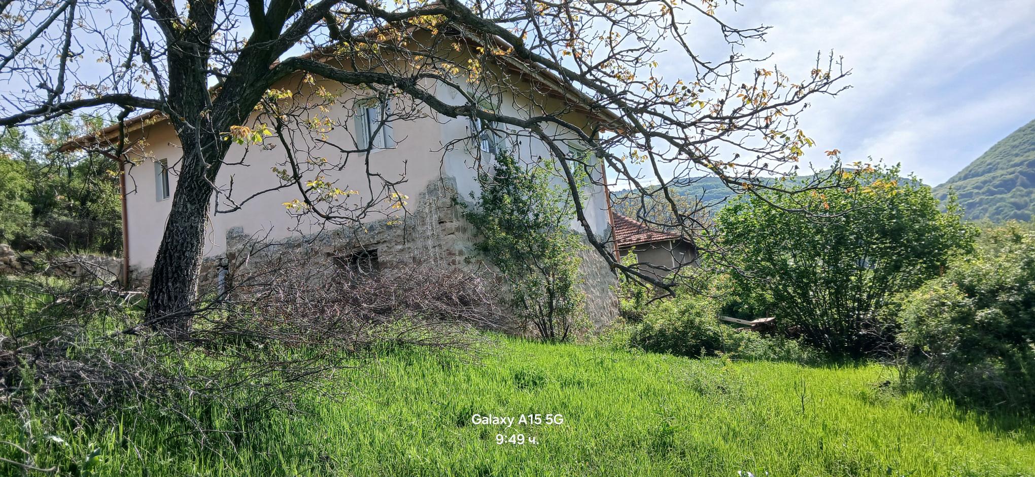 9 -20250506_094902 Къща в село Бов с голям парцел