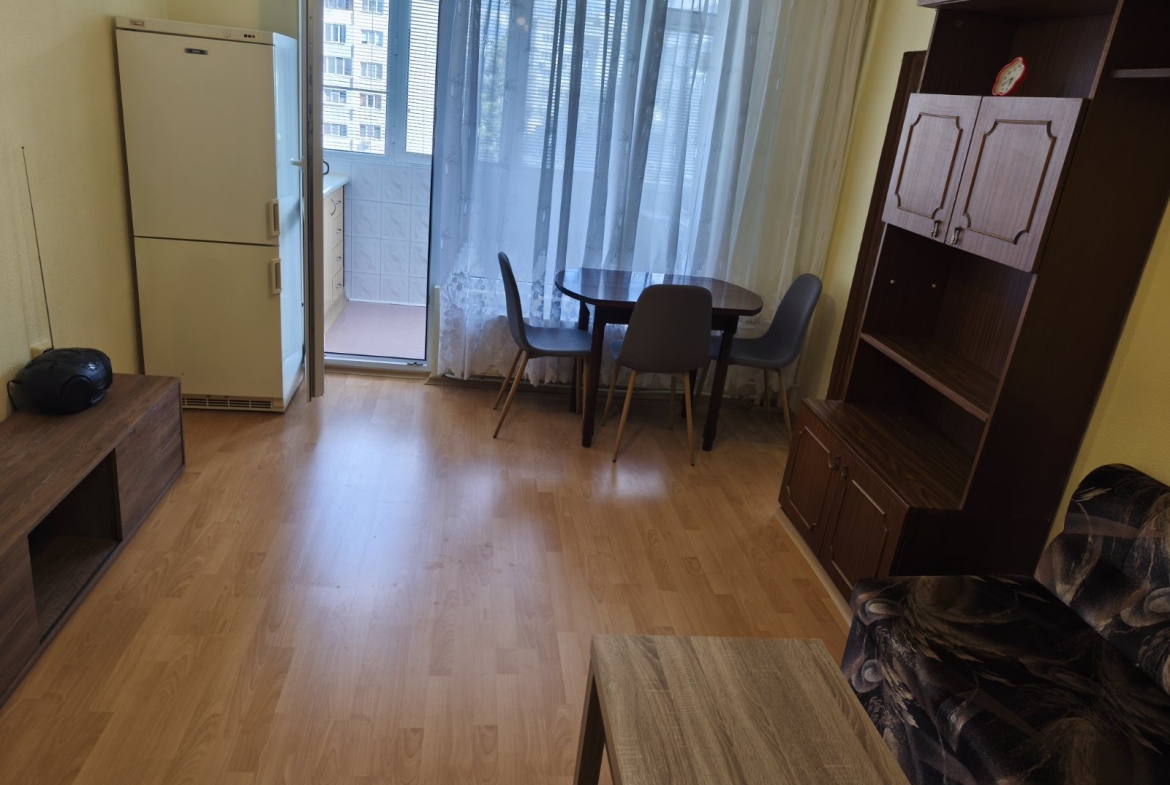 Тристаен апартамент в Сухата река