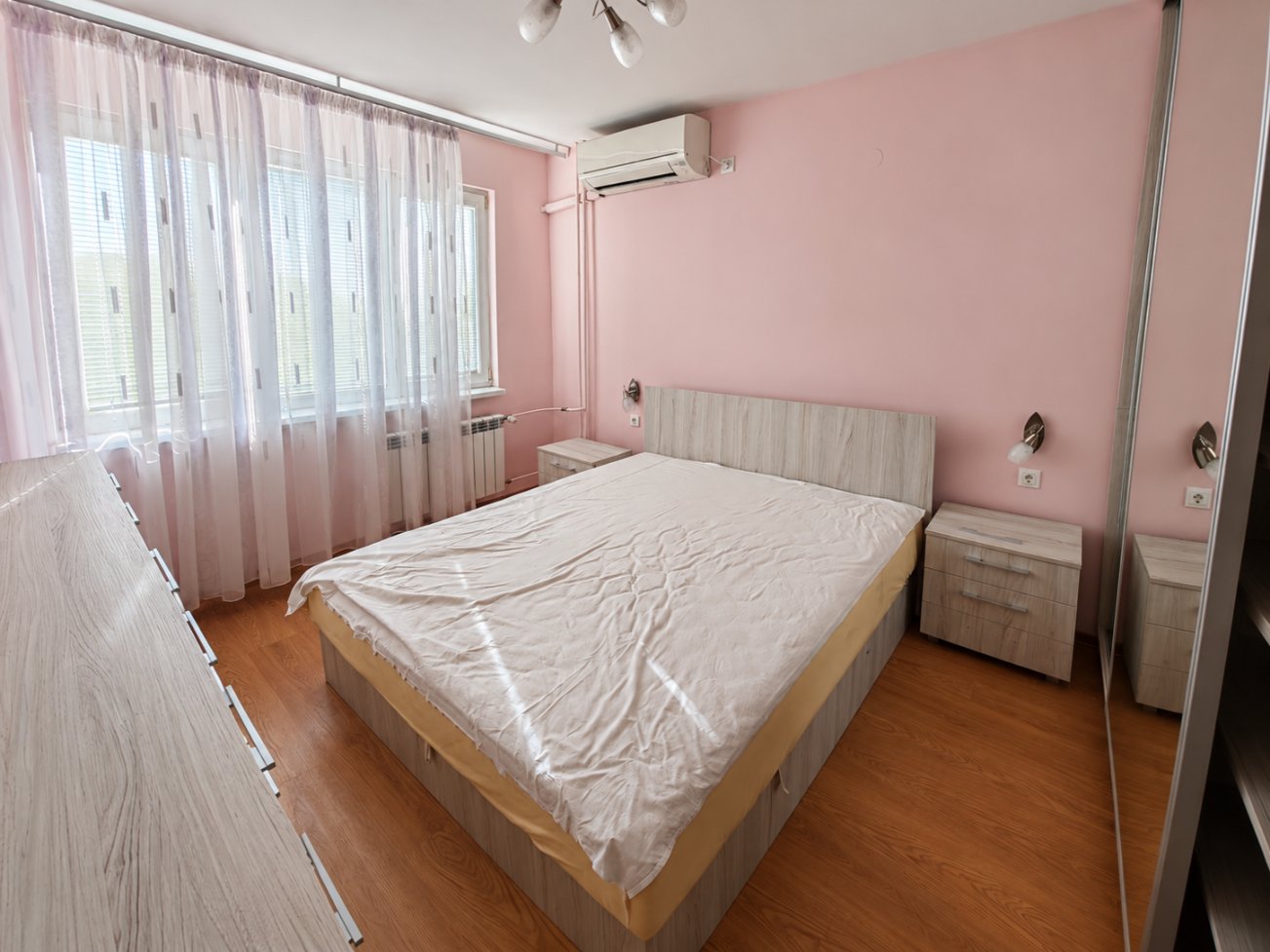 b82934f9-5fb6-4e63-bd2d-a169760205f9 Двустаен апартамент под наем в Света Троица
